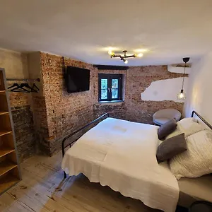 Apartment 22, Coburg